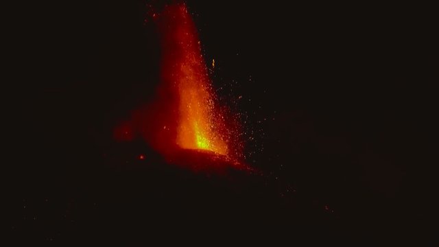 Specialios kameros užfiksavo aukščiausią Europoje aktyvų ugnikalnį