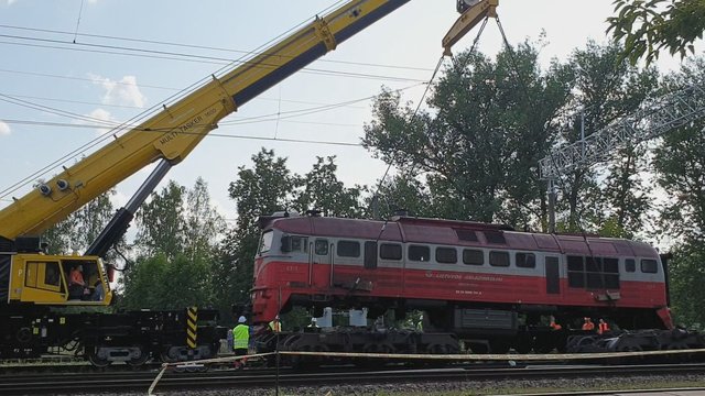 Kaišiadorių geležinkelio stotyje nuo bėgių nuvažiavo šilumvežis, liudininkė pasidalijo likvidavimo vaizdais