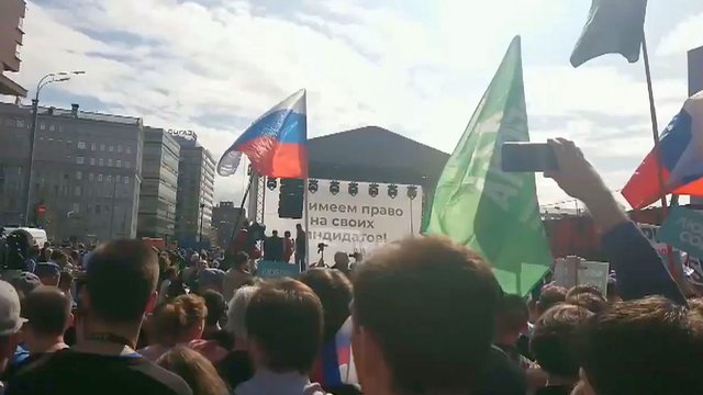 Maskvoje sukilo tūkstančiai opozicijos šalininkų: policija į prospektą pasiuntė sustiprintas pajėgas
