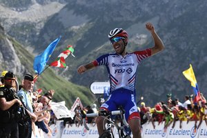 14-ajame „Tour de France“ lenktynių etape pergalę šventė prancūzas T. Pinot
