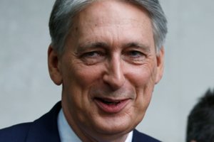 Britų iždo kancleris sako pasitrauksiantis, jei premjeru taps B.Johnsonas