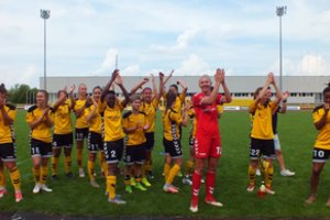 „Gintros-Universiteto“ futbolinininkės po trejų metų pertraukos susigrąžino „Amber Cup“ trofėjų