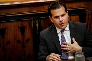 Atsistatydinti raginamas Puerto Riko gubernatorius atsiprašė ir pareiškė nesieksiąs perrinkimo