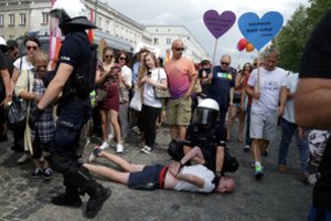 Pirmąjį LGBT paradą Balstogėje lydėjo homofobiški išpuoliai ir areštai