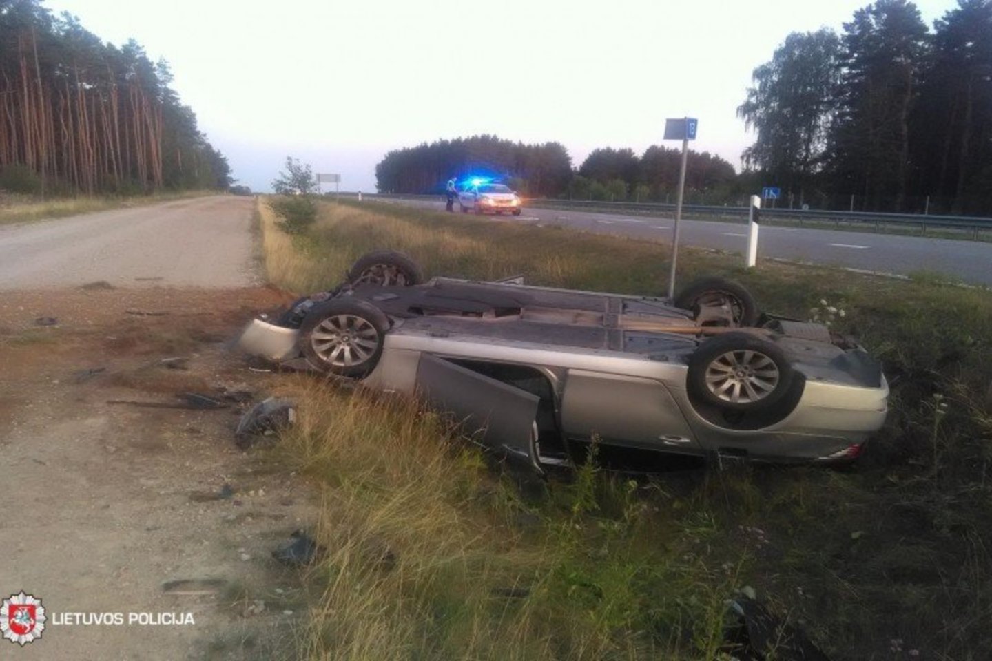 Savaitgalio avarijose žuvo žmogus, dar 53 žmonės buvo sužaloti.