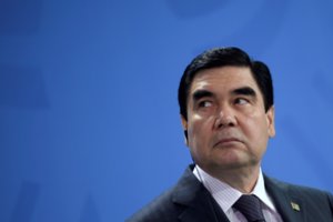 Per anksti palaidotas Turkmėnijos prezidentas pasveikino medicinos darbuotojus