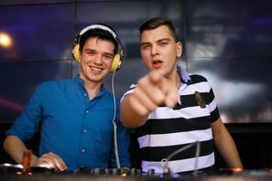 „Radistai“ Rolandas Mackevičius ir Jonas Nainys pristato naują dainą ir vaizdo klipą