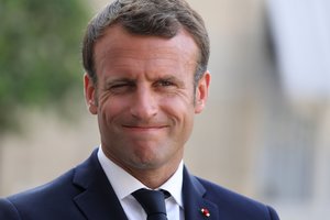 E. Macronas sveikina pažangą sprendžiant į Europą plūstančių migrantų klausimą