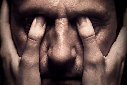 Pamatykite Igno Jonyno filmo „Nematoma“ plakatą ir dvi smalsės versijas – cenzūruotą ir necenzūruotą