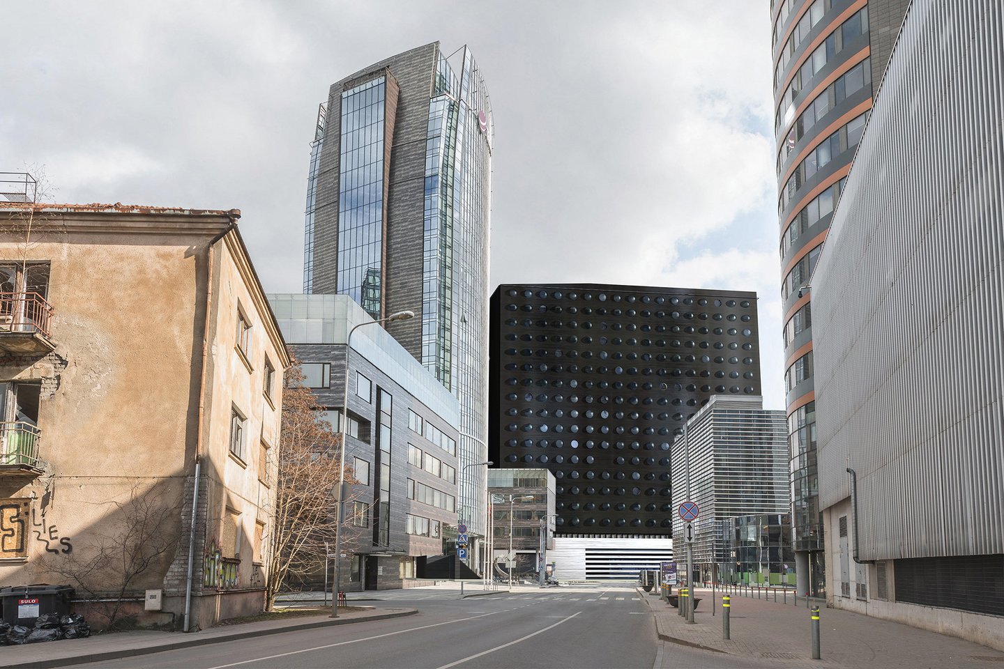 Lietuvos architektų sąjungai pateikti 17 architektūrinių idėjų, kaip plėtoti komercinį sklypą sostinės Lvovo g.<br>vizual.