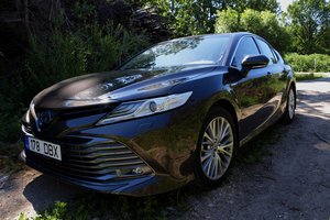 Lrytas.lt testas: „Toyota Camry“ – iš proto varantis prieštaravimų rinkinys