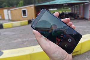 Nauju modeliu „Huawei“ taikosi į jaunimą: nesikandžiojanti kaina ir iššokanti kamera