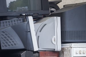 Daugėja vietų nemokamai priduoti seną buitinę elektronikos techniką