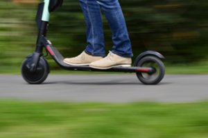 Miesto dviračiai ir paspirtukai Minske prigyja sunkiai – kartojasi Vilniaus istorija