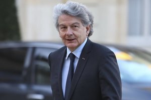 Paryžiaus centre apiplėštas ir sumuštas buvęs ekonomikos ministras