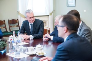 Seimas pakluso G. Nausėdos veto – partijos negalės veltui naudotis valstybės patalpomis 