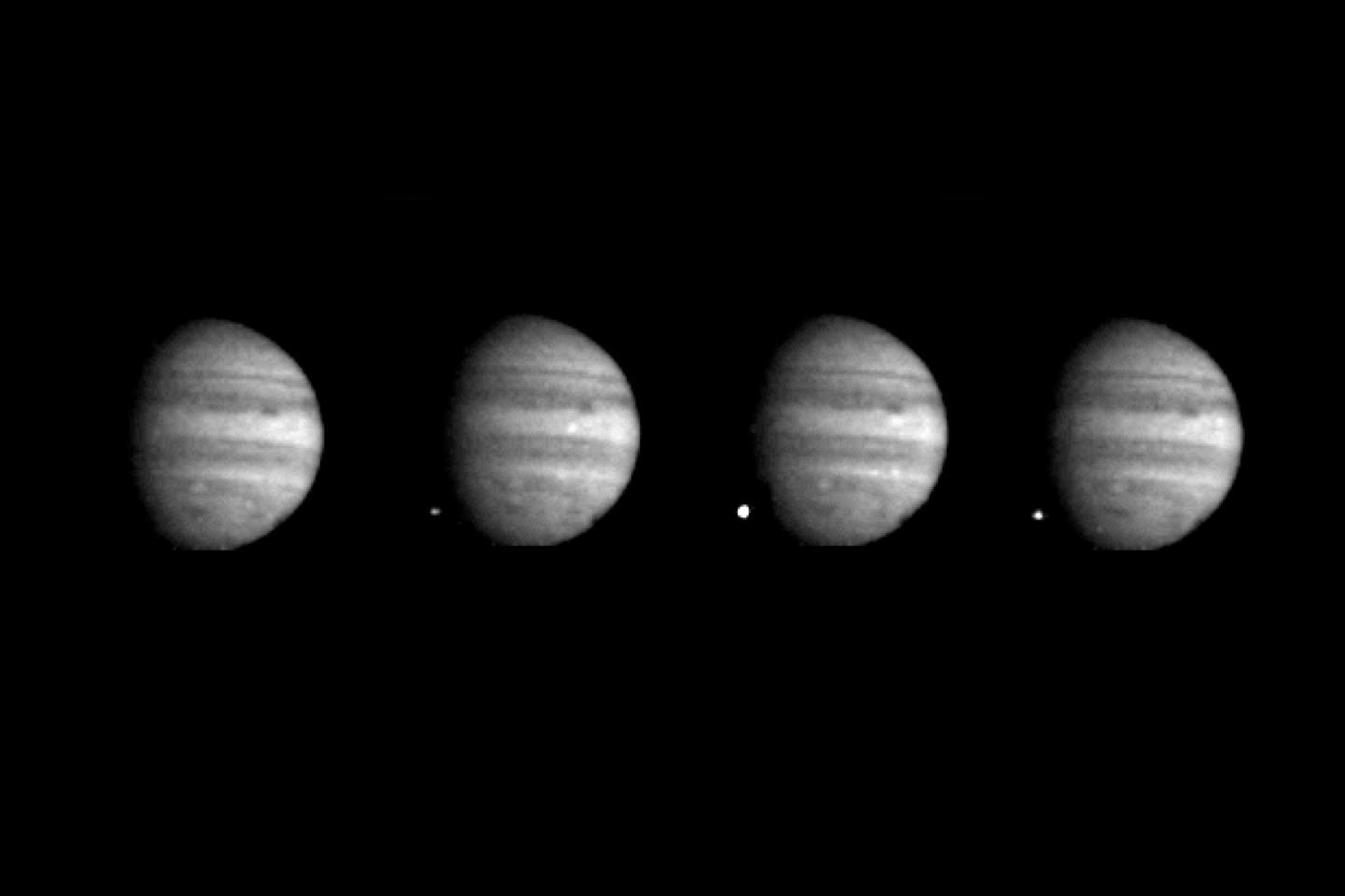  Galileo darytos vieno iš fragmentų smūgių nuotraukos.<br> NASA nuotr.