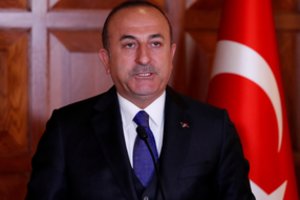 M. Cavusoglu pareiškė, kad Turkijai ir JAV nepavyko susitarti dėl saugumo zonos Sirijoje