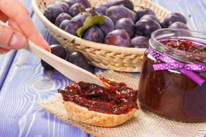 Šokoladinė slyvų uogienė žiemą namus iškvėpins vasaros kvapais