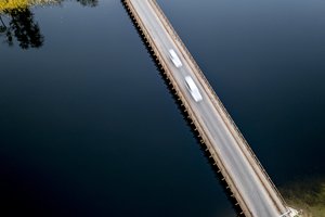 Asvejos ežero krantus sujungs suremontuotas medinis tiltas