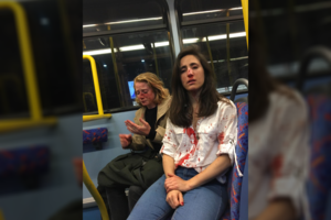 Dėl smurtinio išpuolio prieš lesbiečių porą apkaltinti keturi paaugliai