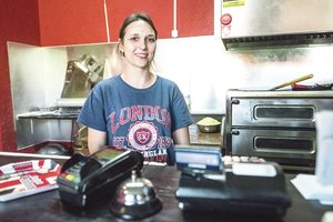 Guviame miestelyje yra darbo, parduodamų butų, bet trikdo ypatingi kaimynai