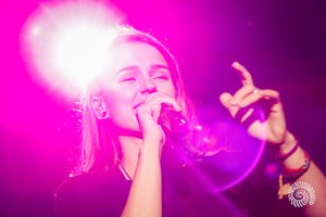 Jūros šventėje tūkstančiai žmonių stebėjo GJan ir „Freaks On Floor“ pasirodymus