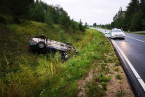 Vairuotojui nesuvaldžius „Audi“ iškviestos gausios pajėgos – įtaria, kad vyras girtas