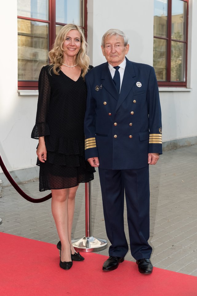 Jūrų kapitonas Eugenijus Špėlys su dukra Milda. <br>A.Kubaičio nuotr. 