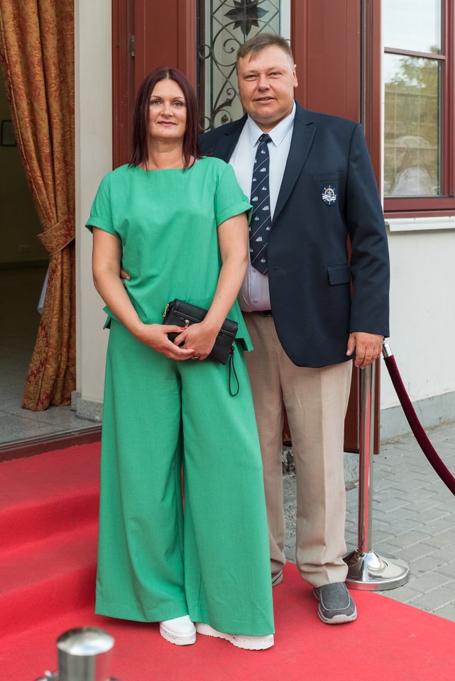 Mokomosios jachtos „Lietuva“ kapitonas Osvaldas Kudzevičius su žmona Giedre. <br>A.Kubaičio nuotr. 