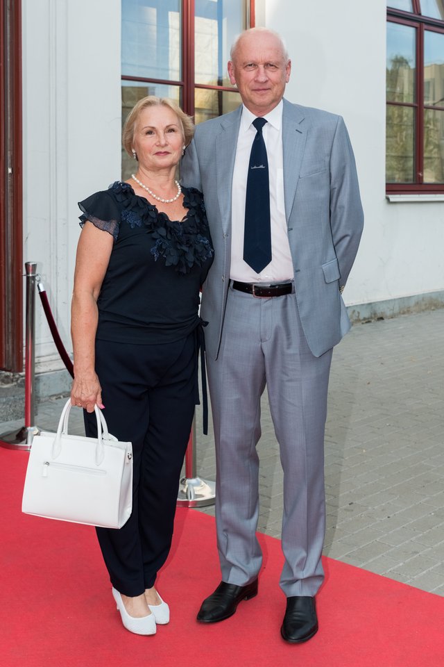  Nacionalinio visuomenės sveikatos centro Klaipėdos departamento vadovas Rimantas Pilipavičius su žmona Dalia.<br>A.Kubaičio nuotr. 