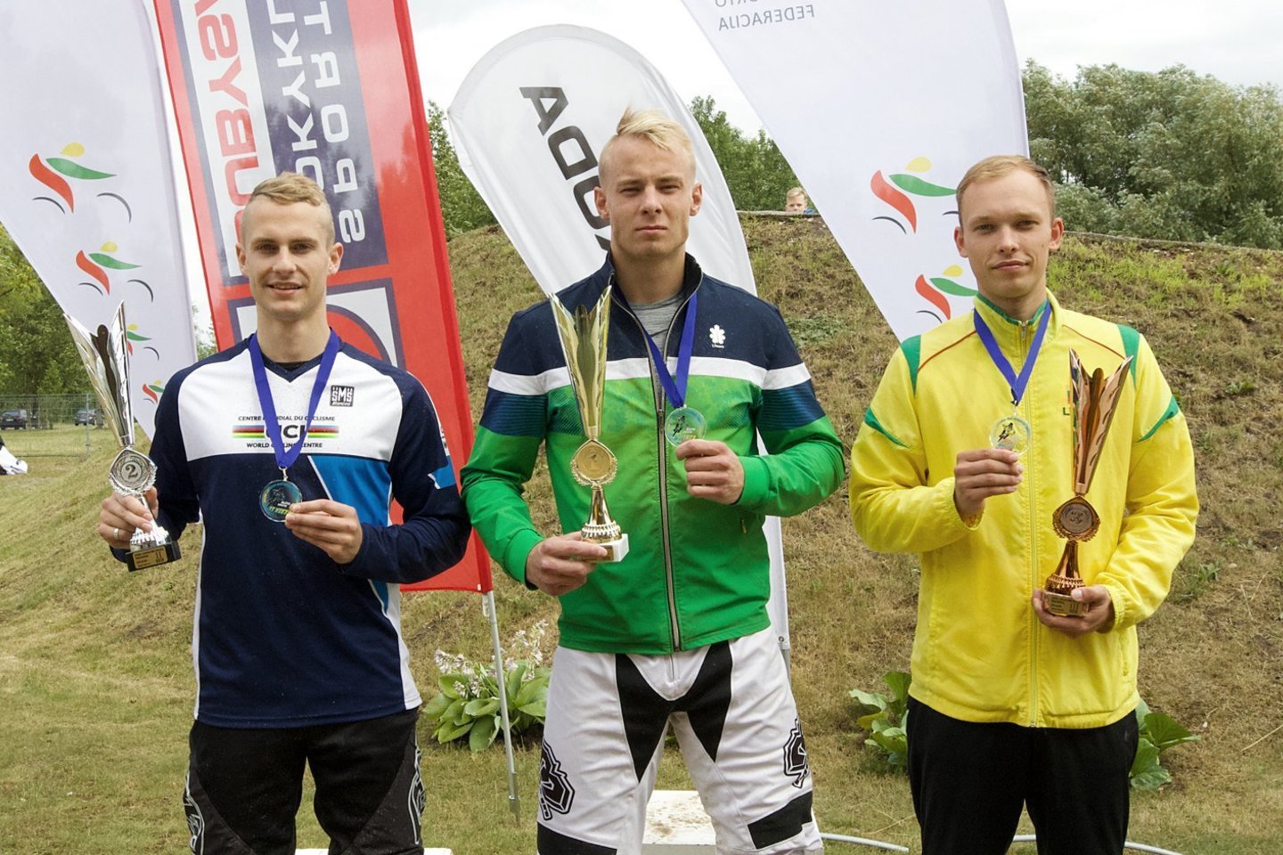 Vyrų elito grupės prizininkai Lukas Karalius, Gabrielius Pabijanskas ir Titas Girdvilis<br>T.Gaubio nuotr.