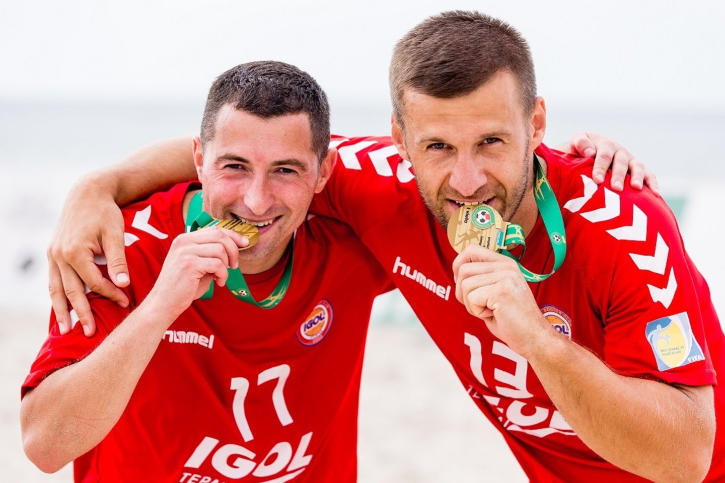 Pavelas Smolovas (dešinėje) džiaugiasi medaliu.<br> E.Žaldario/LFF nuotr.