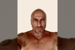 52-ejų Dmitrijus Nagijevas pasidalijo karšta asmenuke be marškinėlių