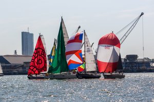 Kuršių marių regata Klaipėdoje prasidėjo įspūdingais vaizdais ir įtempta sportine kova