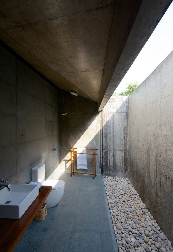 Projektas „House on a Stream“ / architektų biuras Architecture BRIO.<br>S.Zachariah / archdaily.com nuotr.
