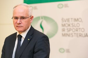 A. Monkevičius apie prašymus trumpinti mokslo metus: karščiai gali užklupti ir rugsėjį