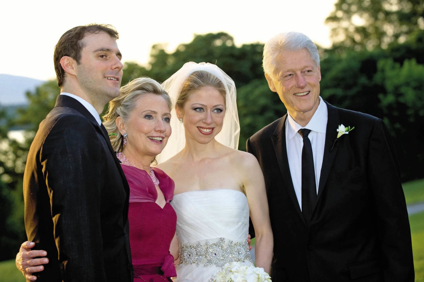 Už mylimojo ištekėjo Billo Clintono dukra Chelsea. 