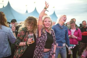 Pašalpų politika valdžiai smogė atgal: nebėra kam dirbti