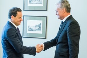 Už uždarų Prezidentūros durų garsiausiai aidėjo viena pavardė – aiškėja gudri politinė dėlionė 