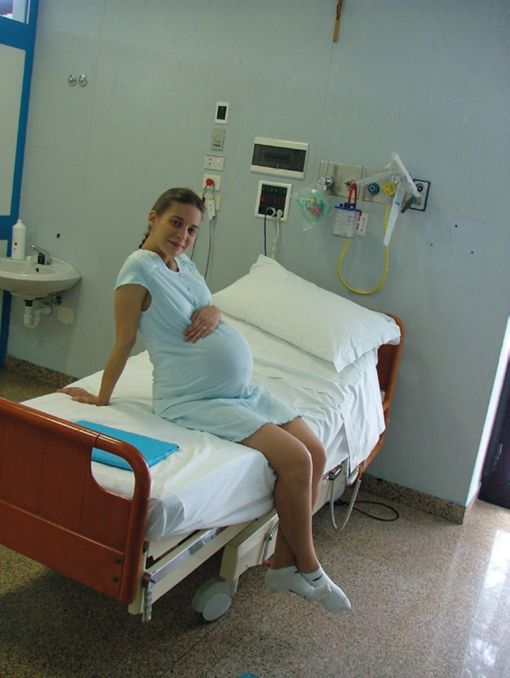 Kjara ligoninėje prieš pat Marijos Gracijos Leticijos gimimą.<br> Asmeninio archyvo nuotr.