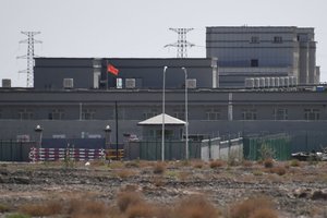 Kinijos perauklėjimo stovyklos – diplomatų kalvės ar politinio indoktrinavimo kalėjimai?