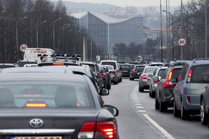 Finansų ministras V. Šapoka: dėl taršių automobilių reikia taikyti ir mokesčius, ir paskatas