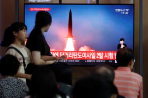 Šiaurės Korėja išbandė dvi balistines raketas