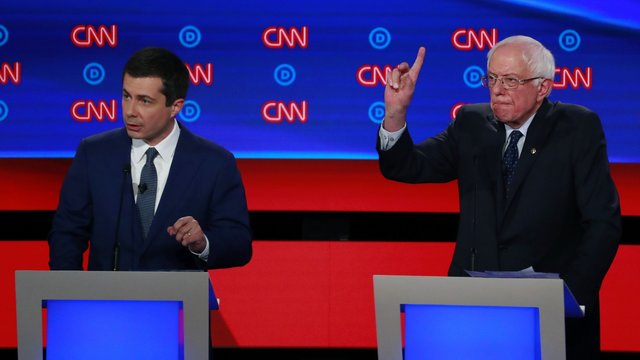 JAV demokratų kandidatų į prezidentus rinkimų debatuose – aistros dėl migracijos