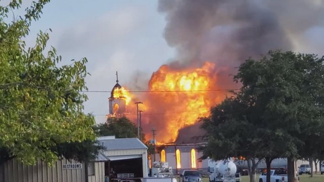 Ilgiau negu amžių stovėjusi bažnyčia sudegė iki pamatų