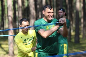 Krepšinio rinktinės fizinio rengimo treneris kalbėjo miglotai: „Kas buvo išskridęs už Atlanto – širdelė ne taip gerai dirba“