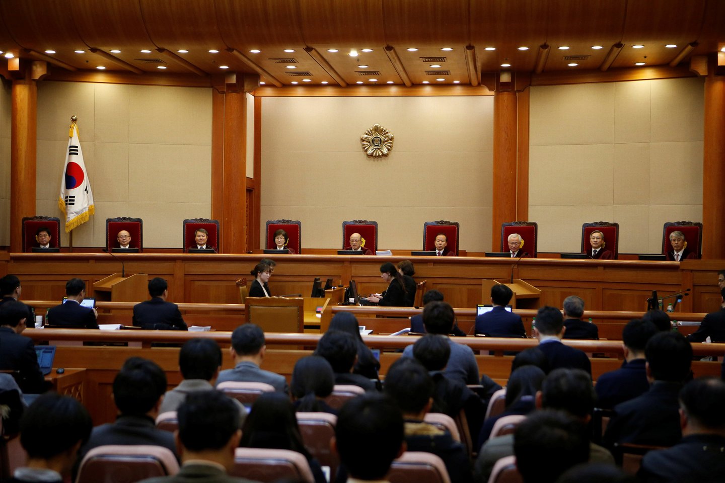  Pirmadienį Pietų Korėjos teismas pripažino Shin Ok-ju kalta dėl kelių nusikaltimų, tokių kaip smurtavimas, vaikų išnaudojimas ir sukčiavimas.<br> Reuters/Scanpix nuotr.
