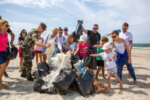 „Ne plastiko bangai“: beveik 70 žmonių tvarkė laukinius Kuršių Nerijos paplūdimius