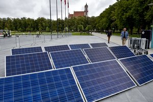 Pažadas: saulės elektrinėms įsirengti pinigų bus skirta tris kartus daugiau
